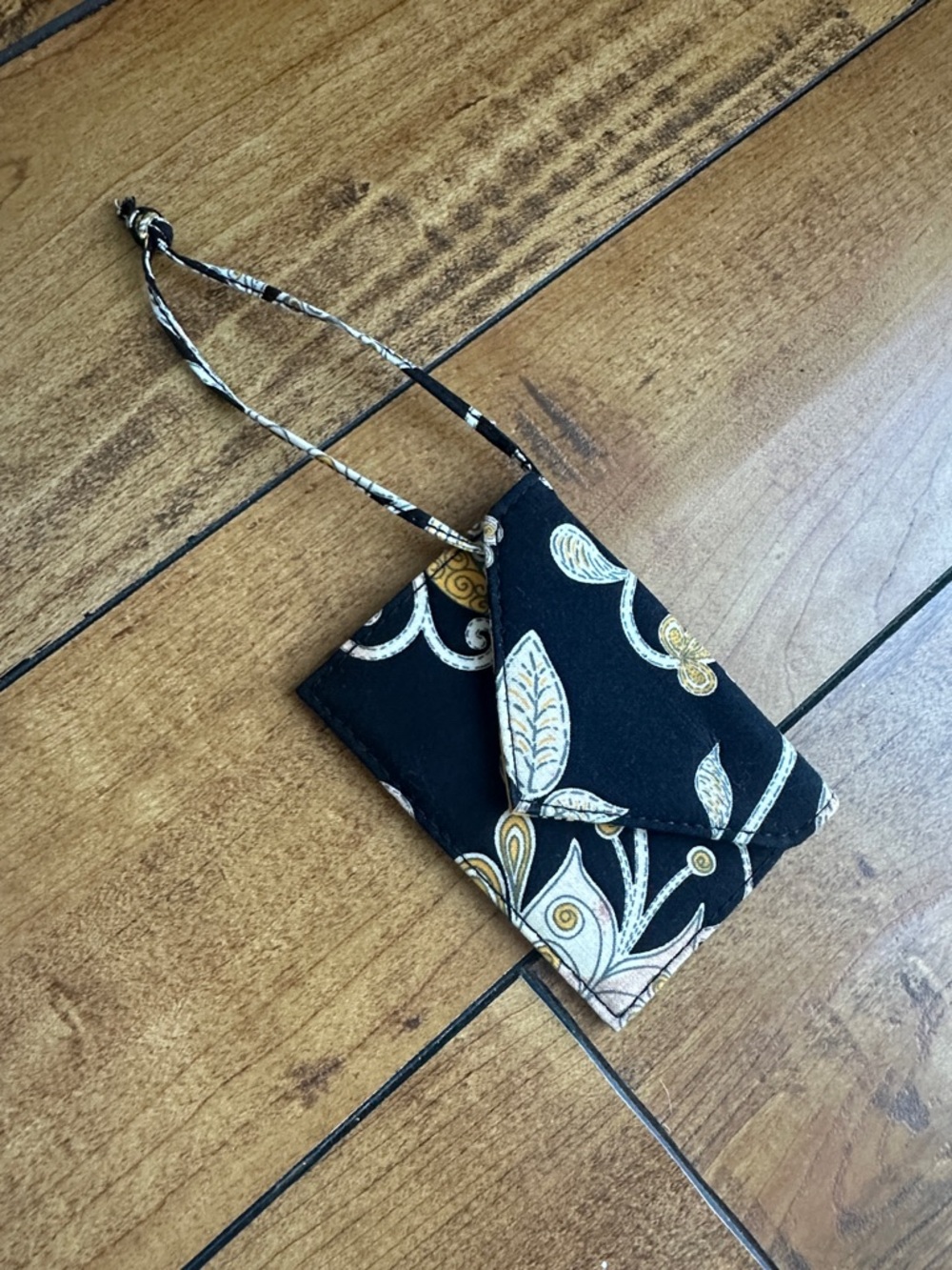 Vera Bradley Black Floral Pattern Wristlet Clutch SMALL